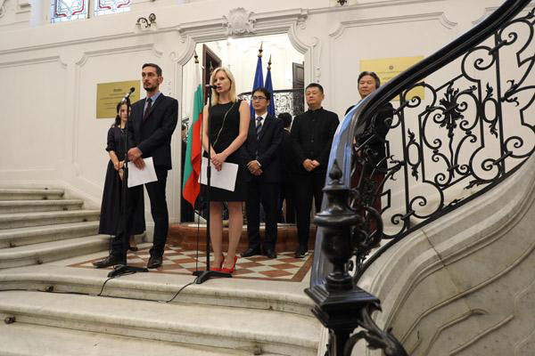 7b9128f5-b391-4da3-8b8f-80a3228064bd_batchwm